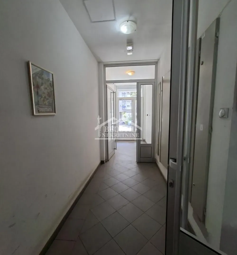 Rent, two bedroom apartment, 52m², Vračar Sve Podlokacije, Beograd