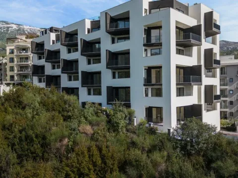 Sale, one bedroom apartment, 53m², Bečići, Budva - image 12