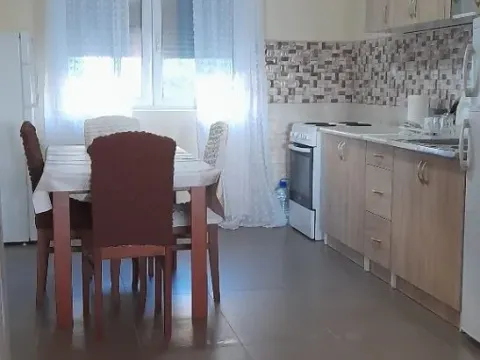 Izdavanje, kuća, 80m², Dub, Kotor - image 4