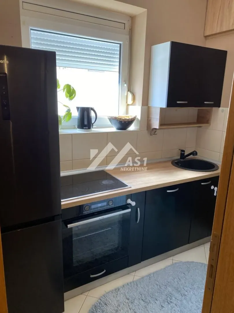 Izdavanje, jednosoban stan, 38m², Salajka, Novi Sad Sve Podlokacije