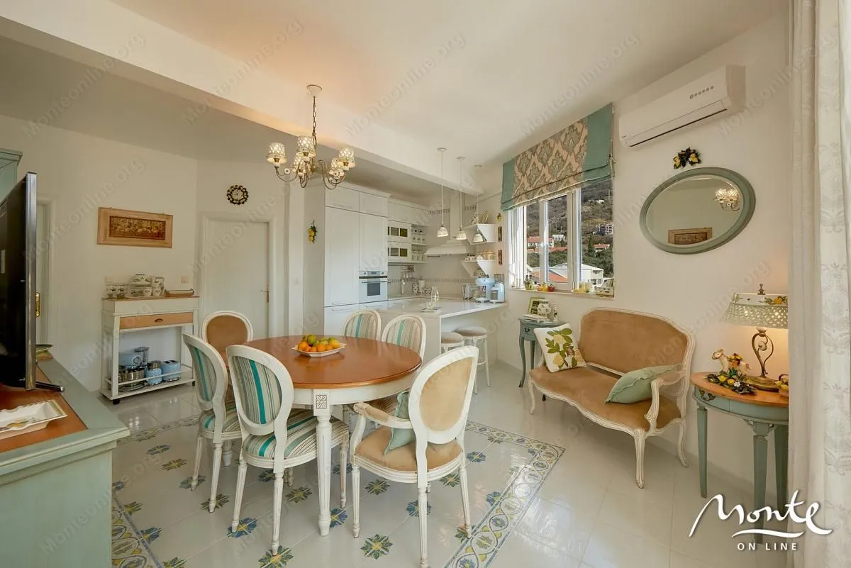 Sale, three bedroom apartment, 150m², Bečići, Budva