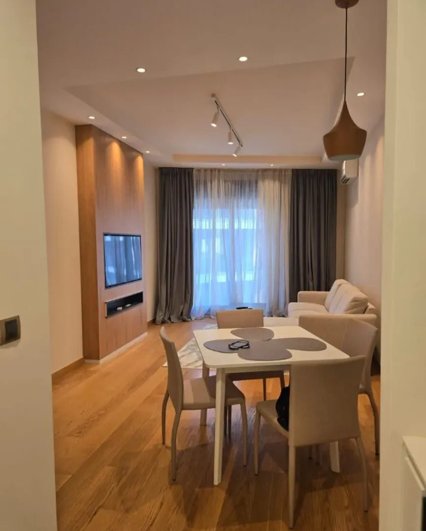 Izdavanje, jednosoban stan, 48m², Kod Capital Plaze, Podgorica