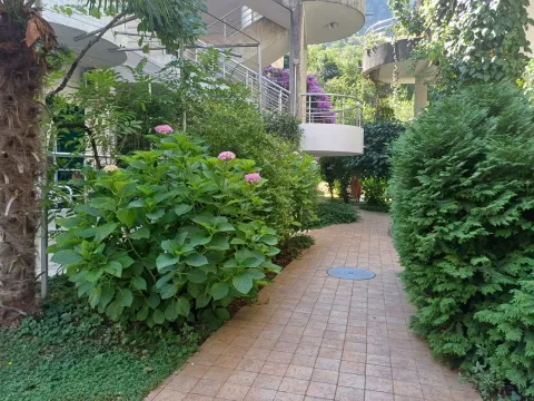 Prodaja, stan, 130m², Kotor, Crna Gora - image 9