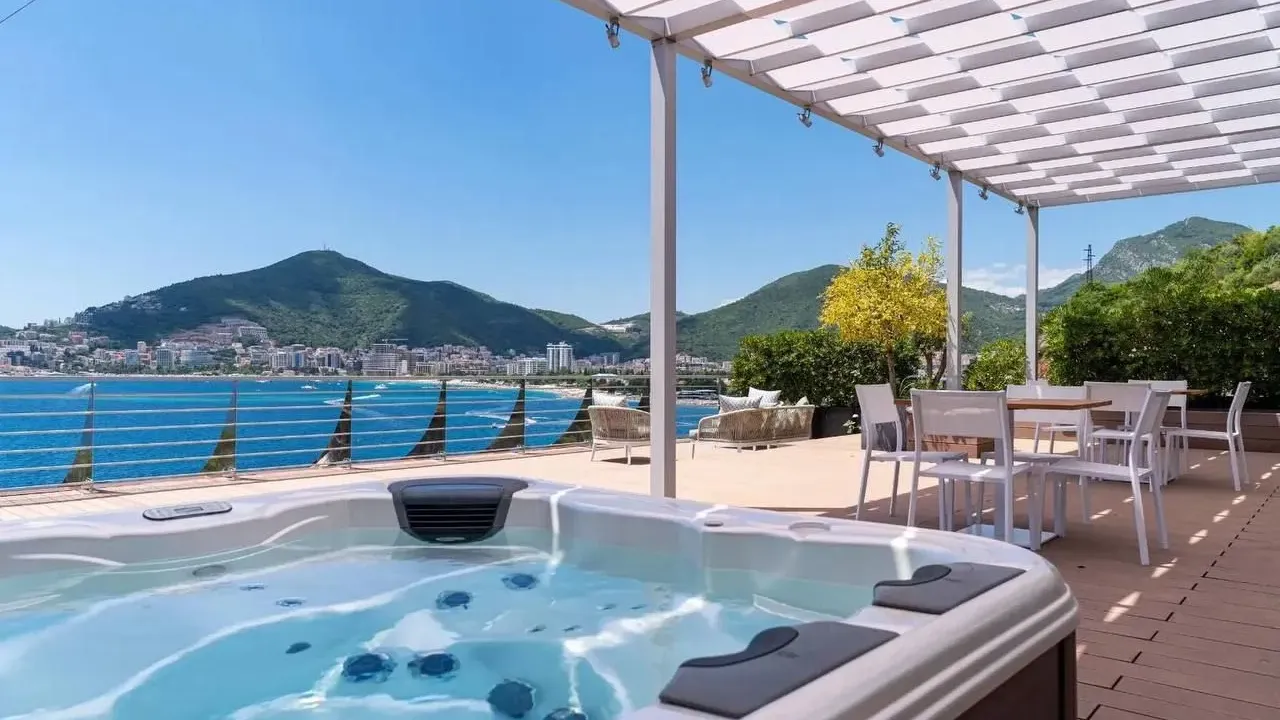 Prodaja, trosoban stan, 270m², Centar, Budva