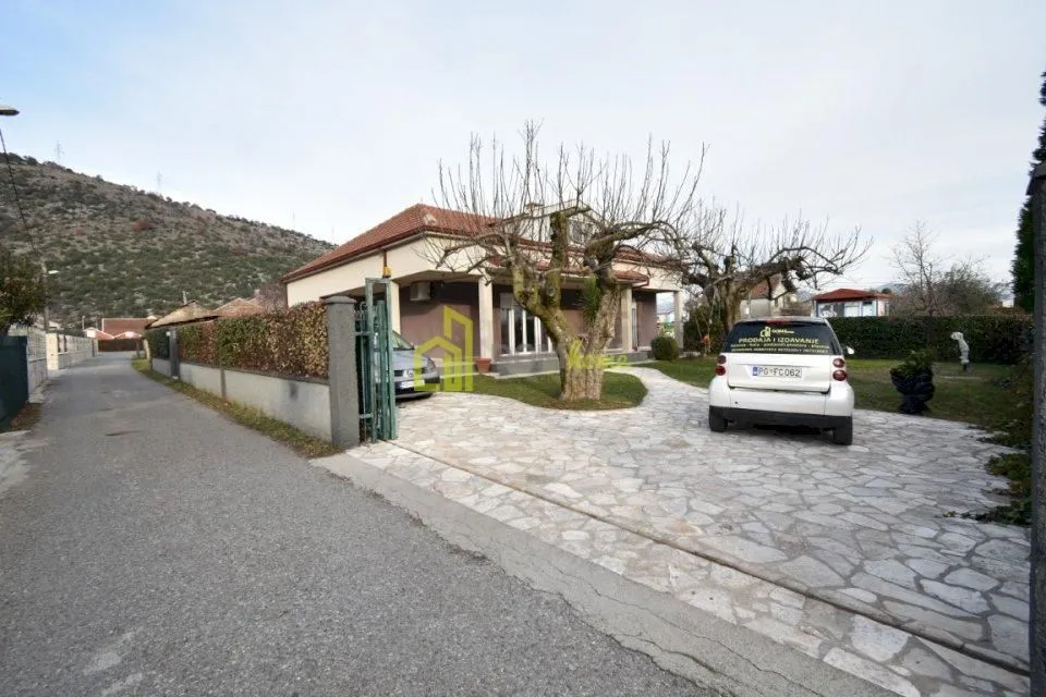 Sale, house, 191m², Tološi, Podgorica