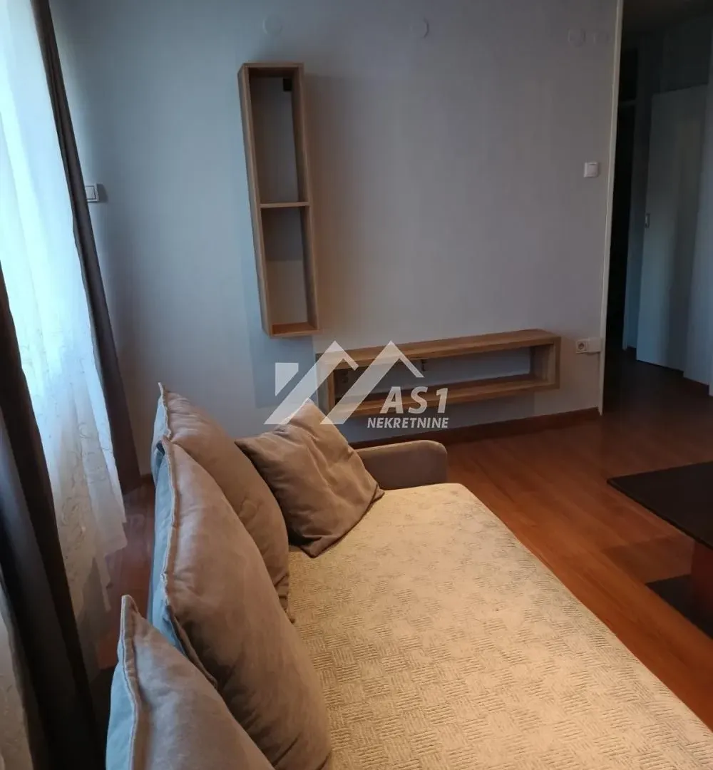 Izdavanje, trosoban stan, 55m², Liman 2, Novi Sad Sve Podlokacije