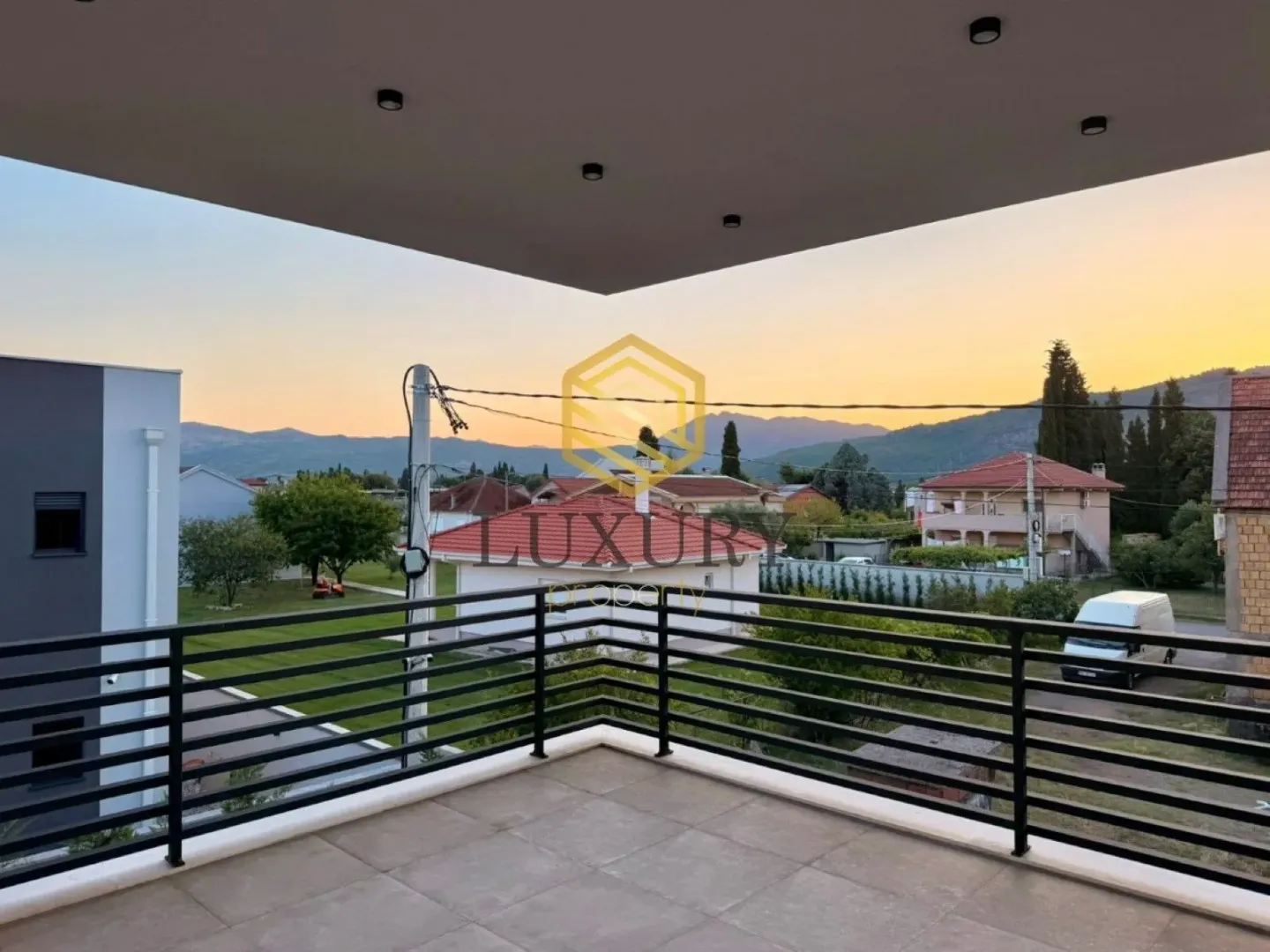 Prodaja, kuća, 180m², Gornja Gorica, Podgorica