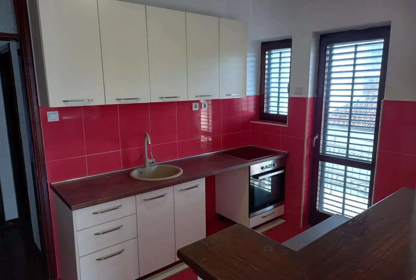 Prodaja, kuća, 340m², Tološi, Podgorica