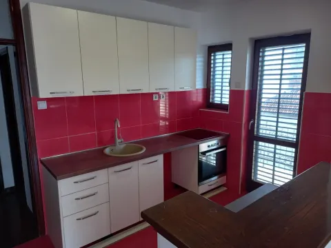 Sale, house, 340m², Tološi, Podgorica - image 18