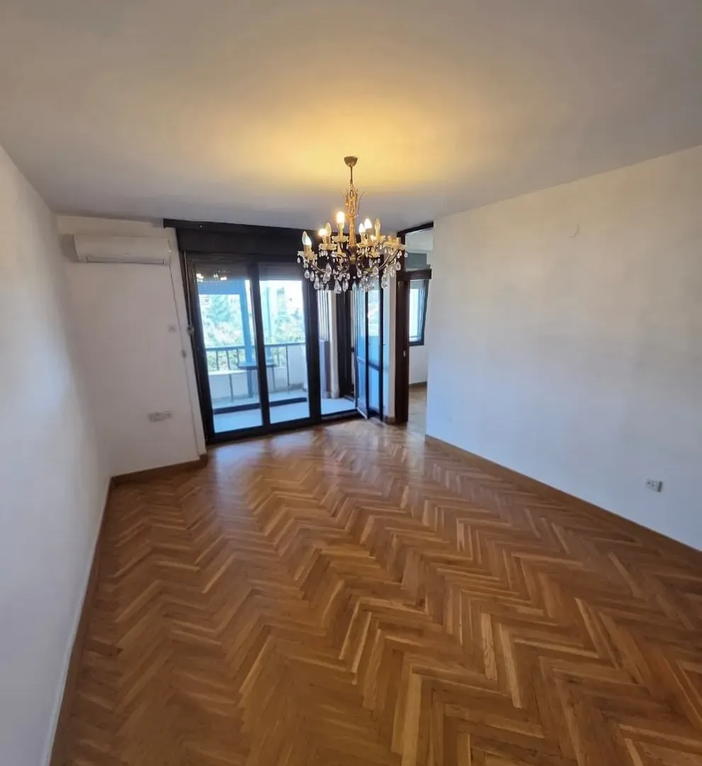 Prodaja, trosoban stan, 95m², Blok 9, Podgorica