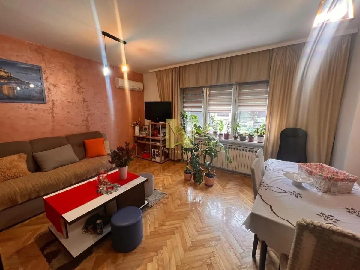 Prodaja, kuća, 250m², Veternik, Novi Sad Sve Podlokacije