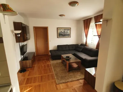 Izdavanje, stan, 44m², Blok 9, Podgorica - image 11