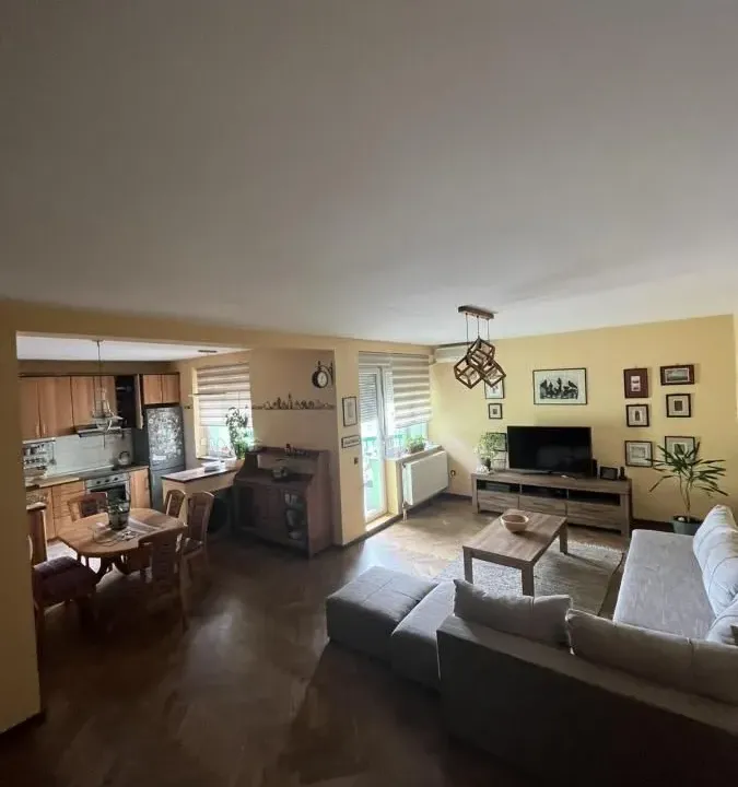 Prodaja, četvorosoban stan, 111m², Grbavica, Novi Sad Sve Podlokacije