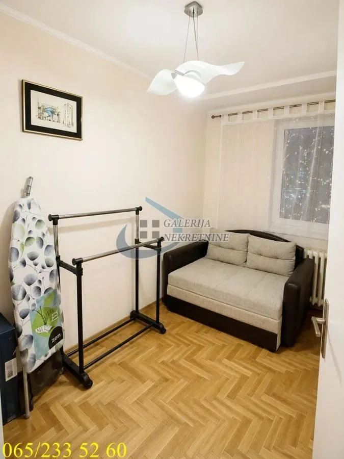 Izdavanje, četvorosoban stan, 90m², Novi Beograd Blok 61, Novi Beograd Sve Podlokacije