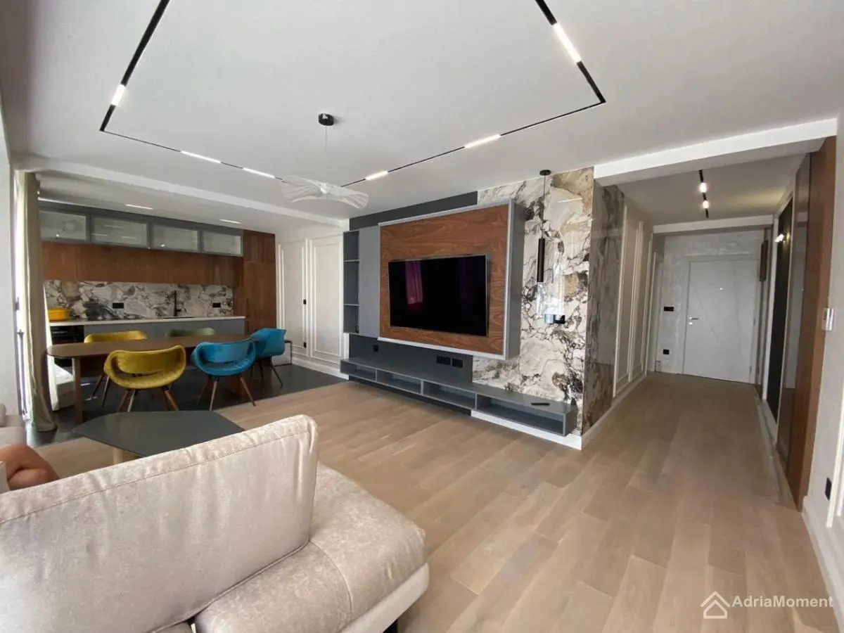 Prodaja, trosoban stan, 105m², Centar, Tivat