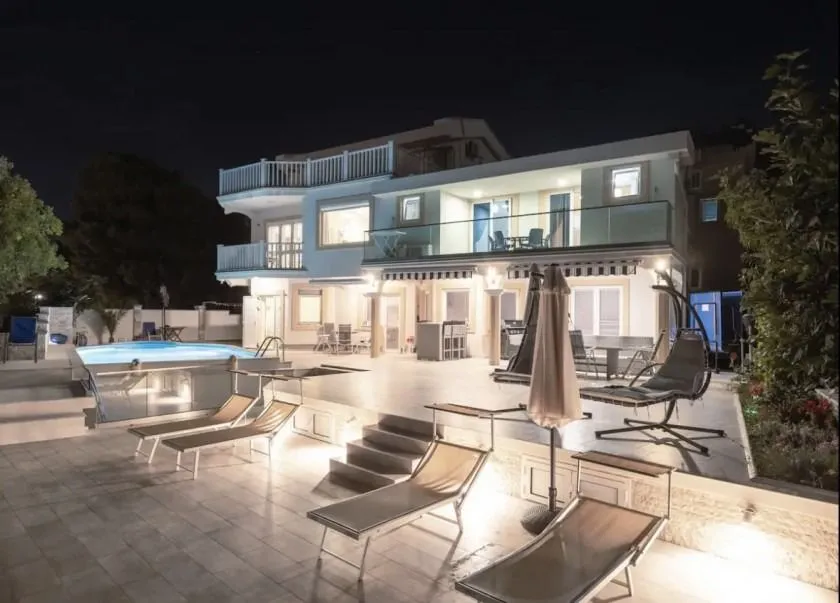 Rent, house, 300m², Ratac, Bar