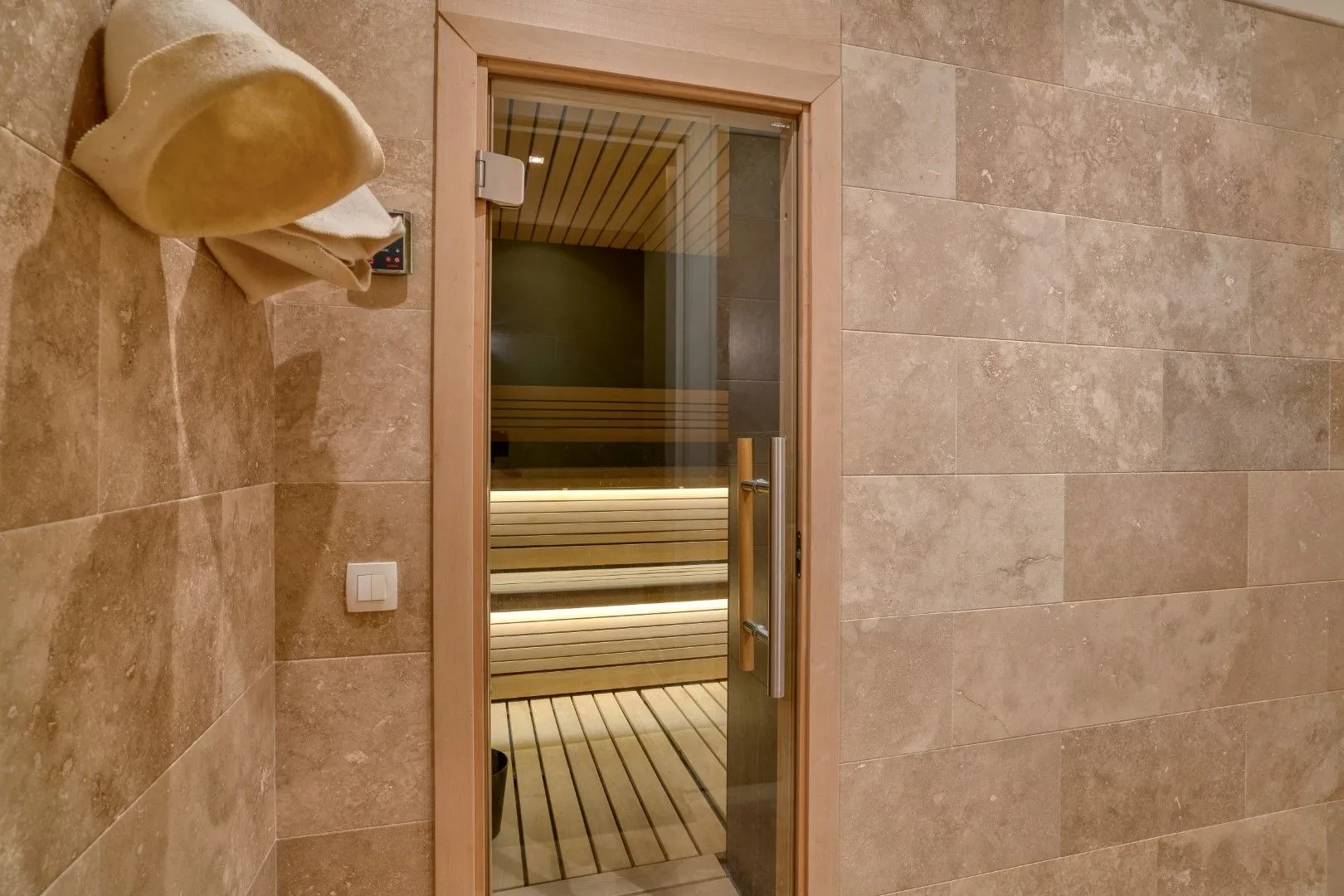 Sale, two bedroom apartment, 131m², Rijeka Reževići, Budva