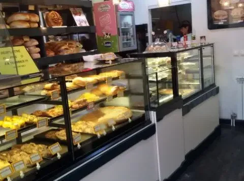 Izdavanje, poslovni prostor, 100m², Centar, Inđija