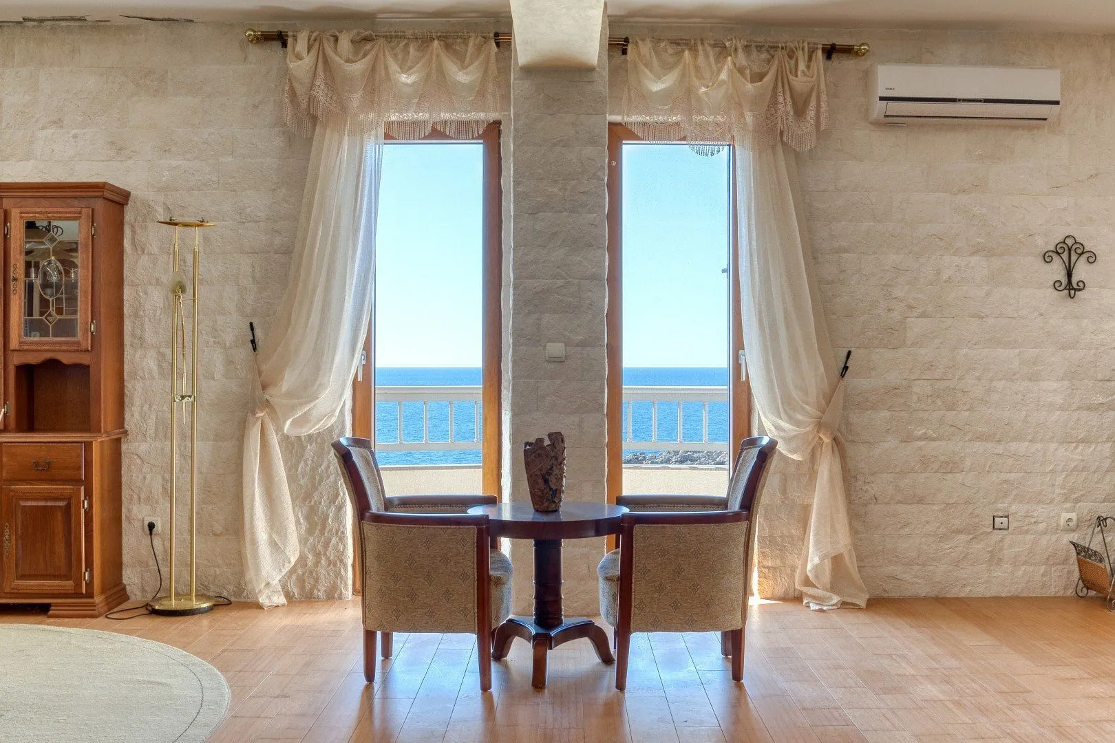 Sale, three bedroom apartment, 146m², Sveti Stefan, Budva