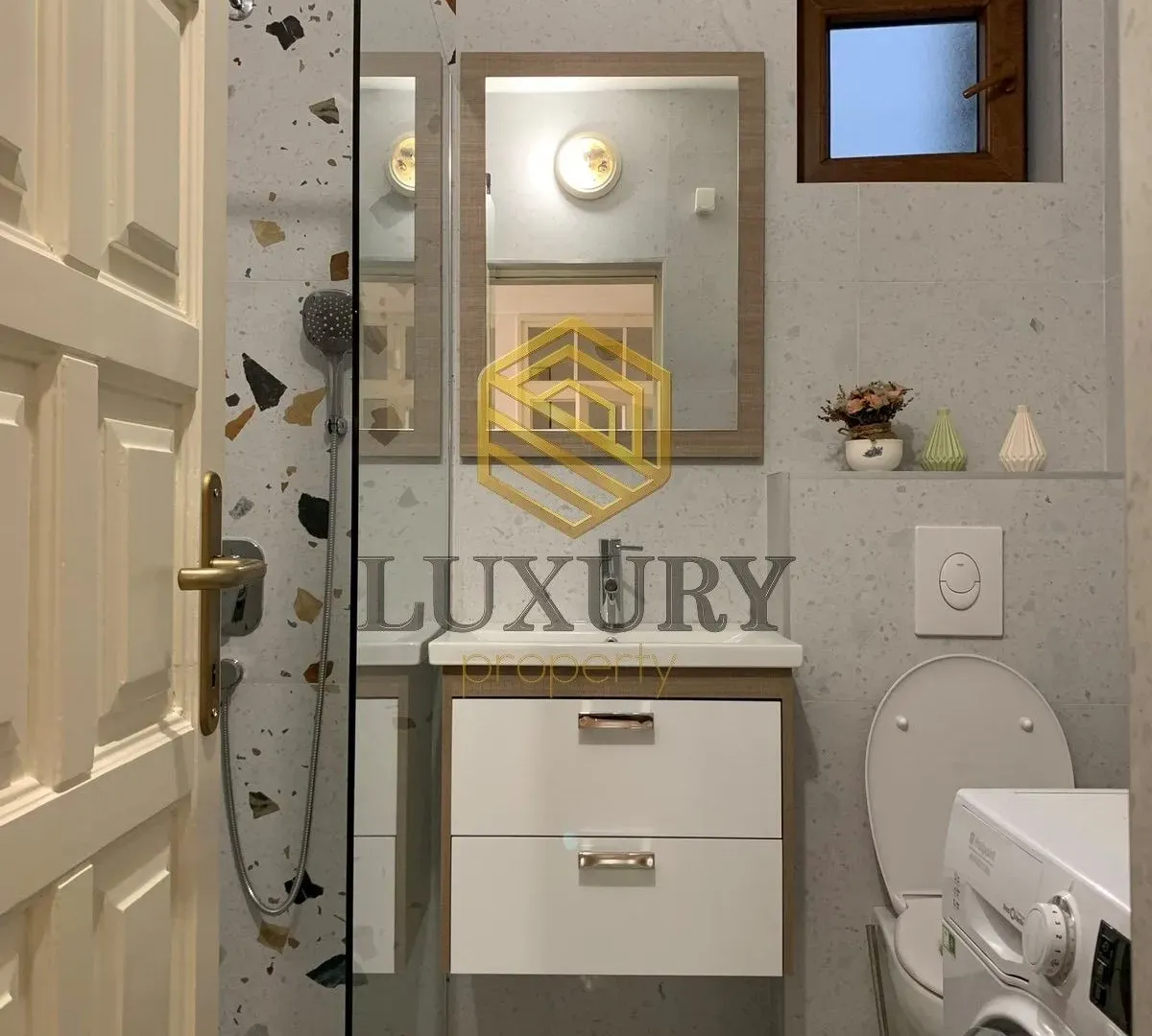 Izdavanje, kuća, 110m², Centar, Podgorica