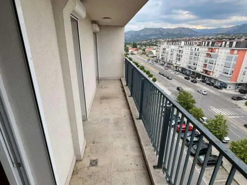 Prodaja, dvosoban stan, 72m², Stari Aerodrom, Podgorica - image 8