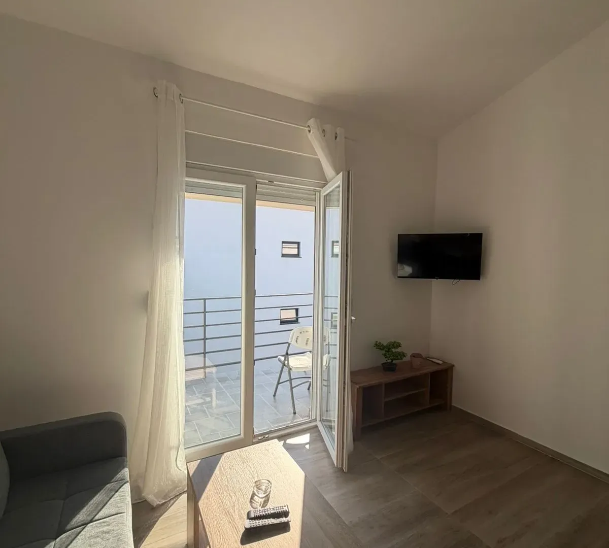 Izdavanje, jednosoban stan, 37m², Bonići, Tivat