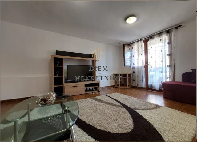 Izdavanje, dvosoban stan, 80m², Mrčevac, Tivat