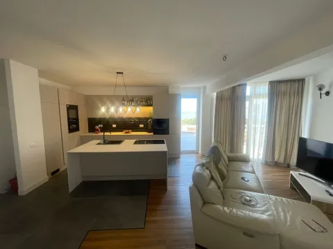 Prodaja, dvosoban stan, 72m², Mažina, Tivat - image 1