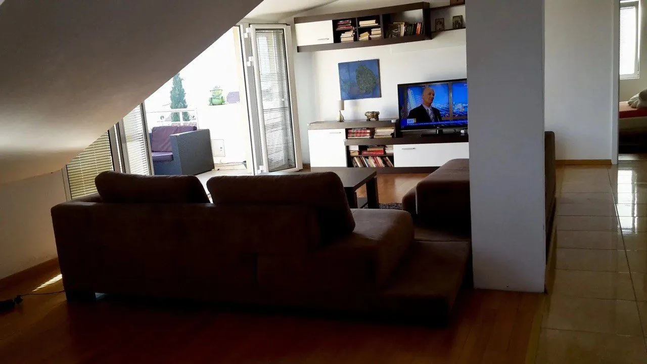 Izdavanje, trosoban stan, 150m², Đenovići, Herceg Novi