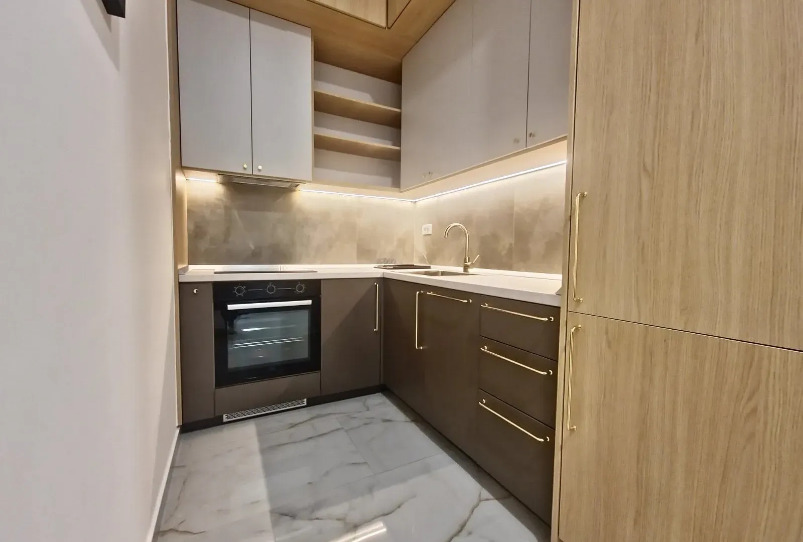 Izdavanje, dvosoban stan, 68m², Lastva Grbaljska, Kotor
