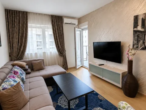Rent, two bedroom apartment, 71m², City Kvart, Podgorica - image 2