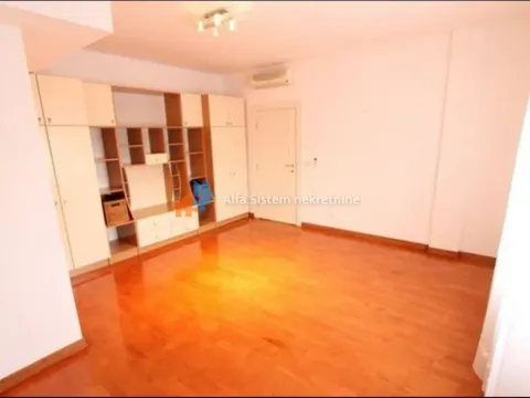 Izdavanje, stan, 205m², Čubura, Beograd - image 13
