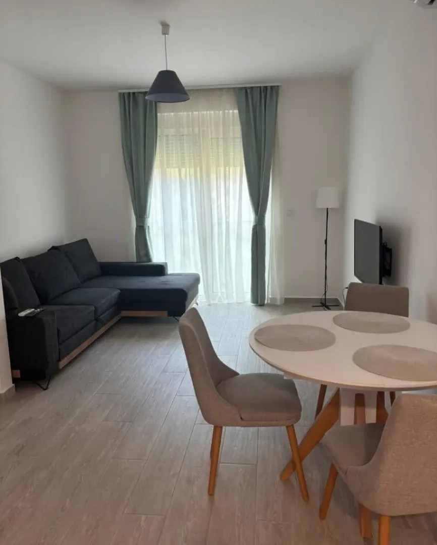Izdavanje, garsonjera, 32m², Bečići, Budva