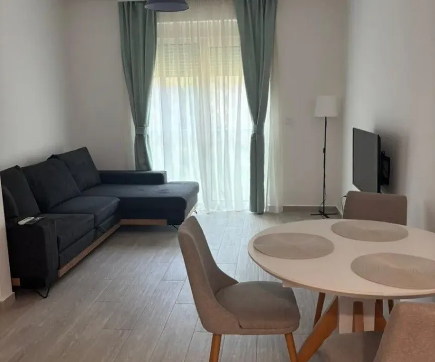 Izdavanje, garsonjera, 32m², Bečići, Budva
