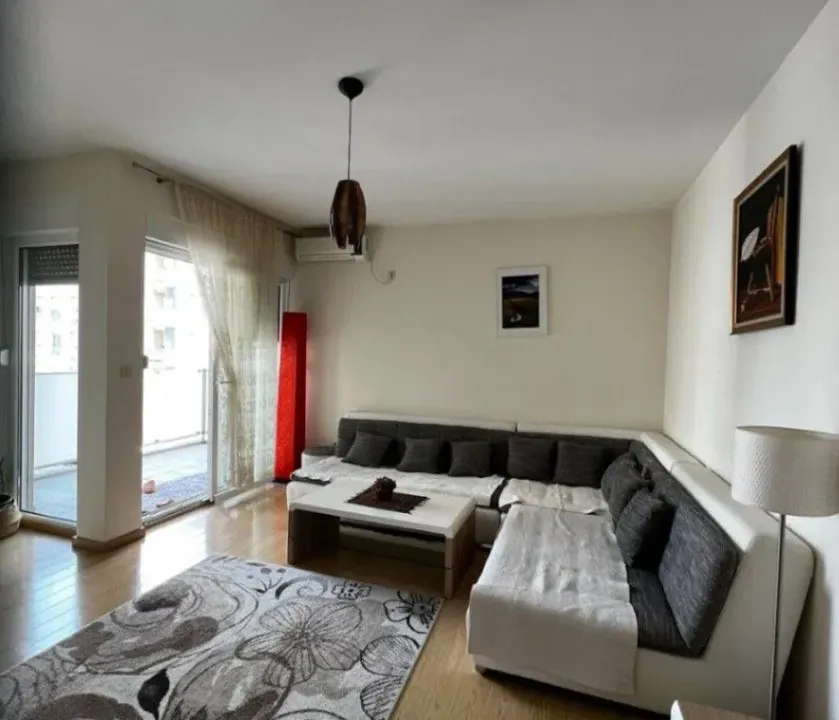Izdavanje, dvosoban stan, 70m², City Kvart, Podgorica