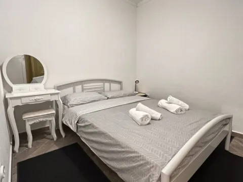 Izdavanje, jednosoban stan, 42m², Đenovići, Herceg Novi - image 5