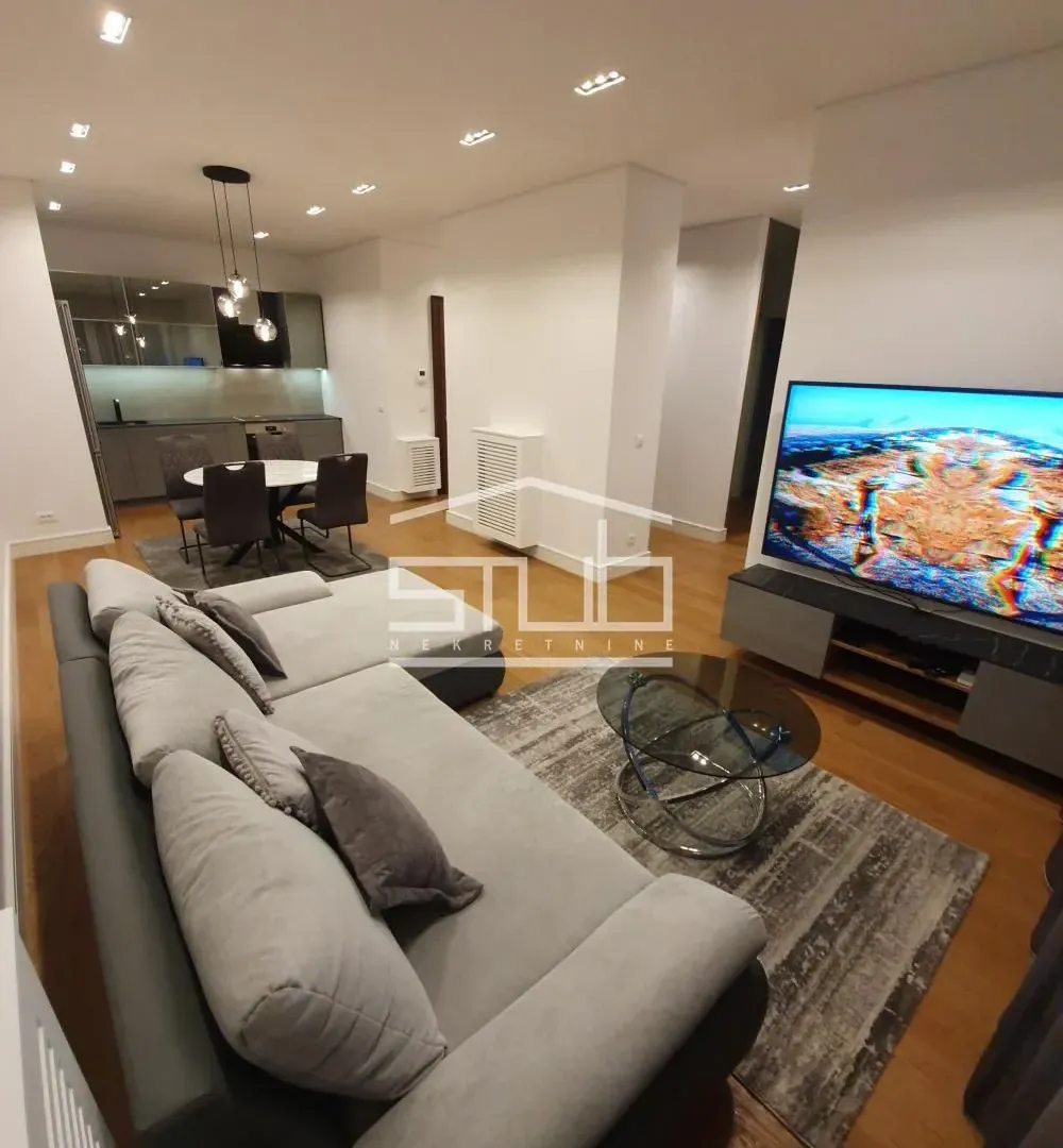 Izdavanje, trosoban stan, 88m², Savski Trg, Beograd