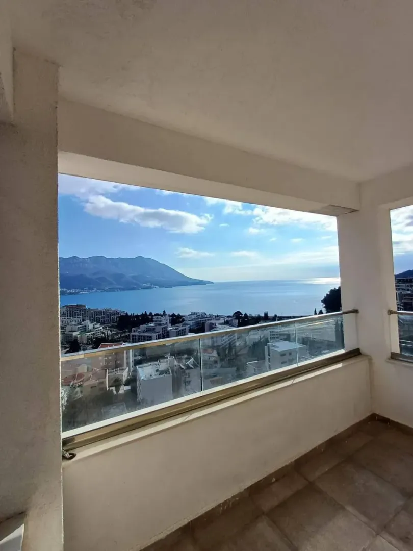 Sale, three bedroom apartment, 186m², Bečići, Budva