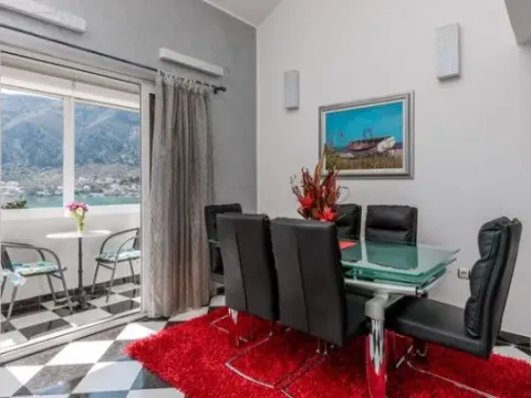 Izdavanje, trosoban stan, 80m², Dobrota, Kotor - image 6