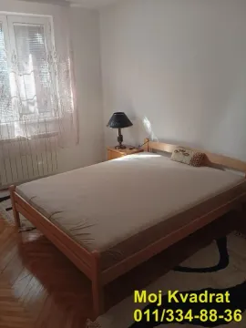 Bedroom with a double bed, nightstand, and lamp. - image 4