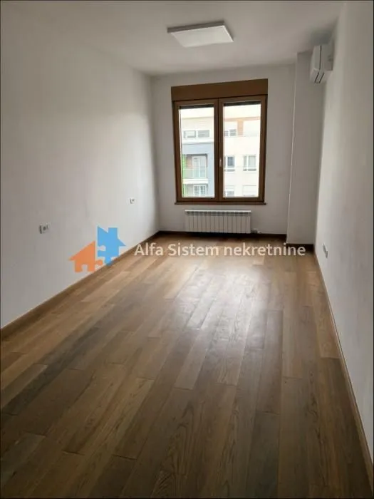 Rent, four bedroom apartment, 106m², Novi Beograd Blok 65, Novi Beograd Sve Podlokacije