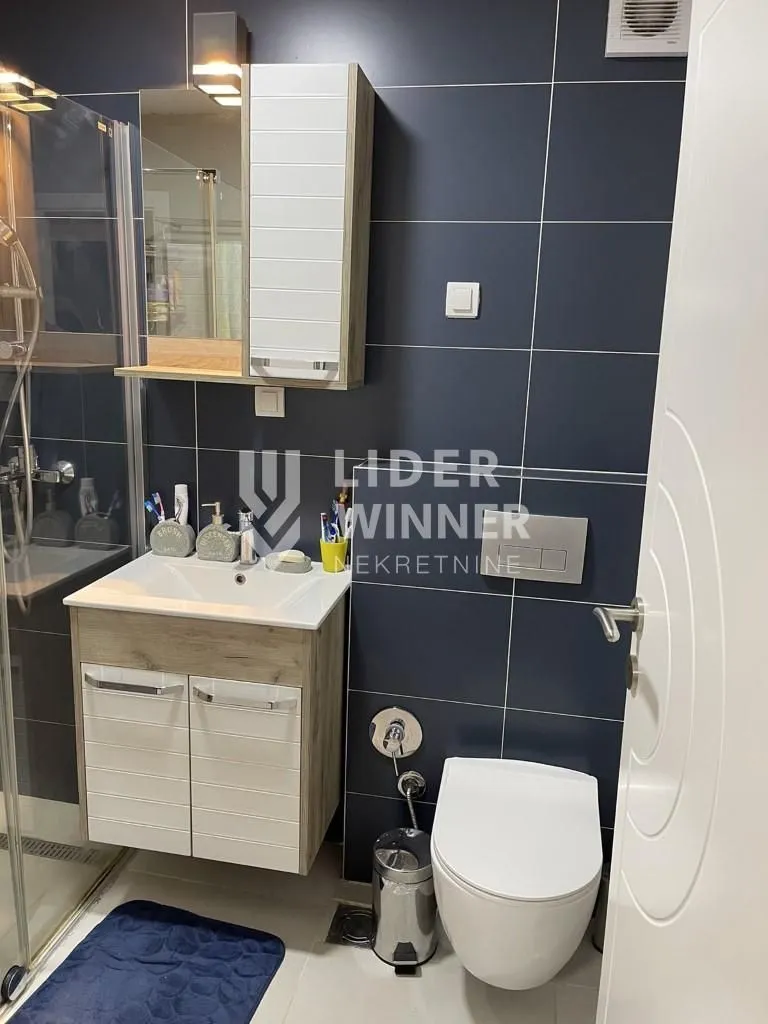Rent, four bedroom apartment, 85m², Senjak, Beograd