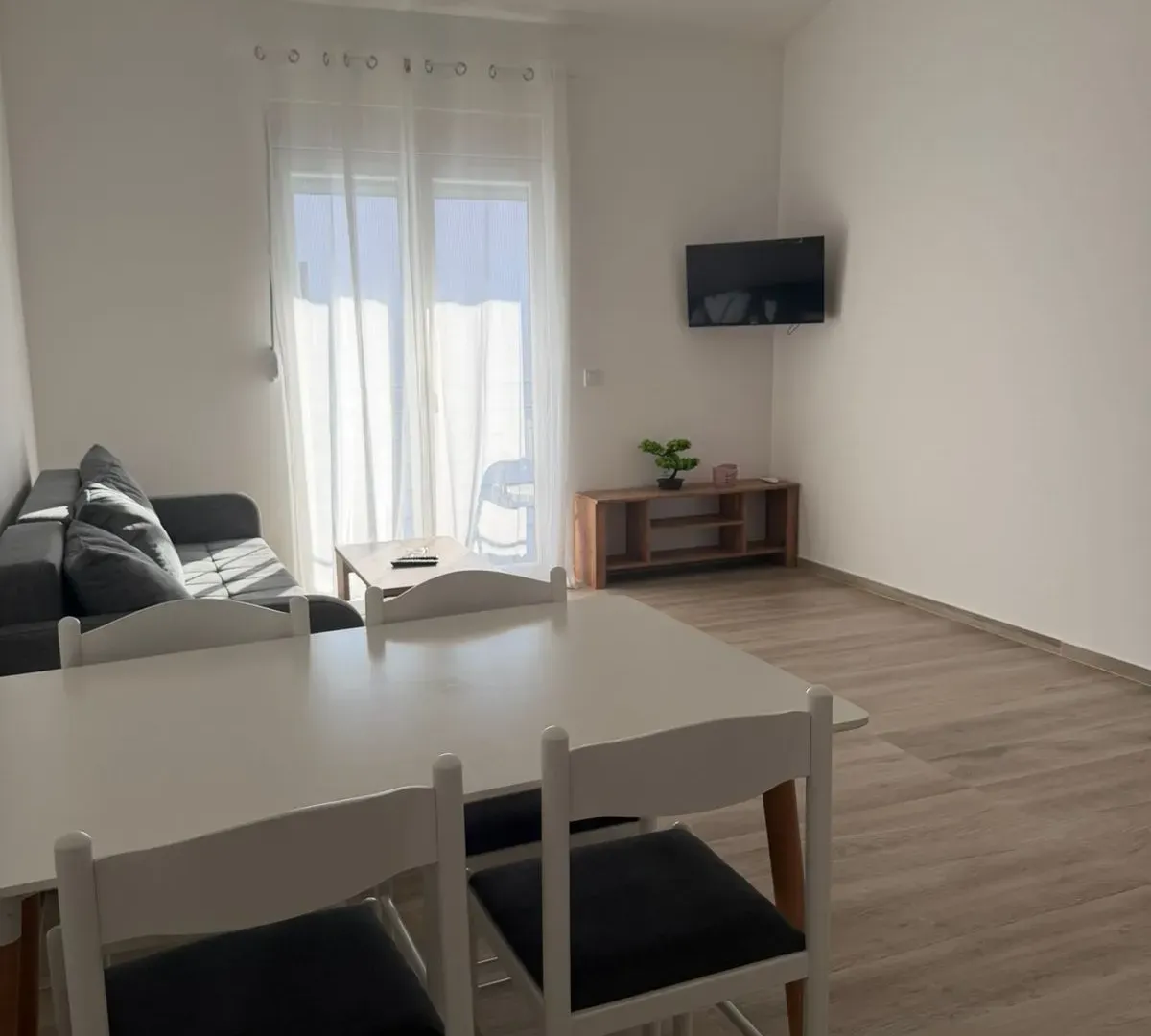 Izdavanje, jednosoban stan, 37m², Bonići, Tivat