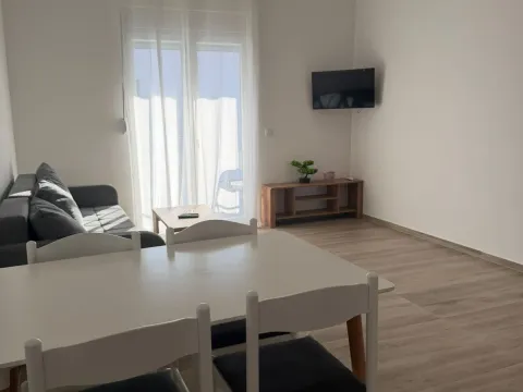 Izdavanje, jednosoban stan, 37m², Bonići, Tivat - image 9