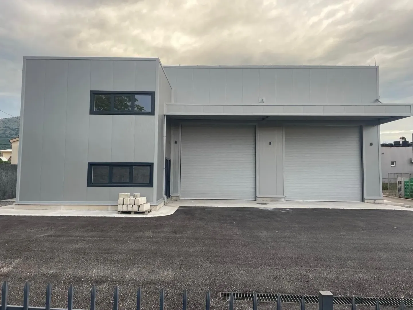 Rent, office space, 300m², Zagorič, Podgorica