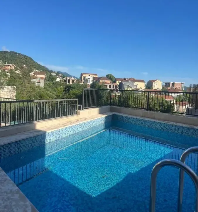 Izdavanje, garsonjera, 26m², Tivat, Crna Gora