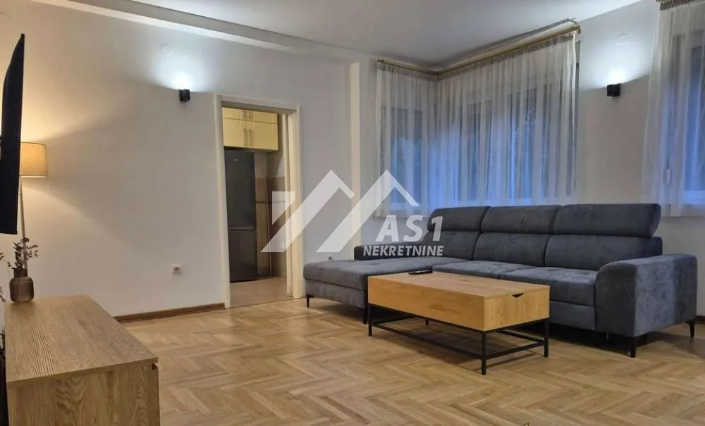 Izdavanje, četvorosoban stan, 90m², Rotkvarija, Novi Sad Sve Podlokacije