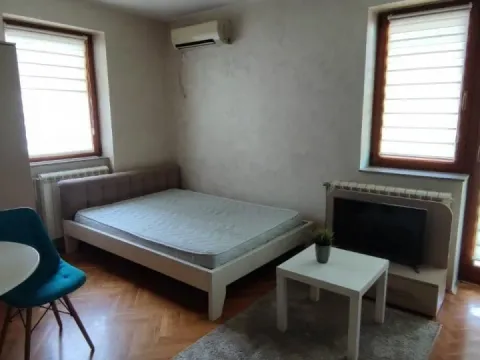Izdavanje, garsonjera, 31m², Bulevar Oslobodjenja, Novi Sad Sve Podlokacije - image 3