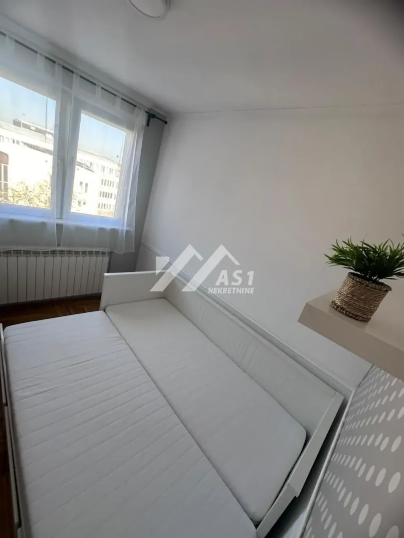 Izdavanje, dvosoban stan, 40m², Bulevar Oslobodjenja, Novi Sad Sve Podlokacije
