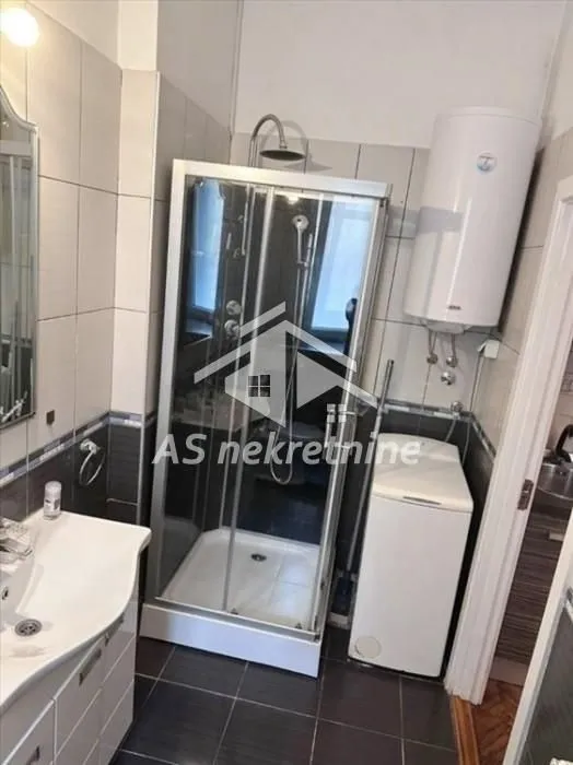 Izdavanje, stan, 40m², Kosančićev Venac, Beograd